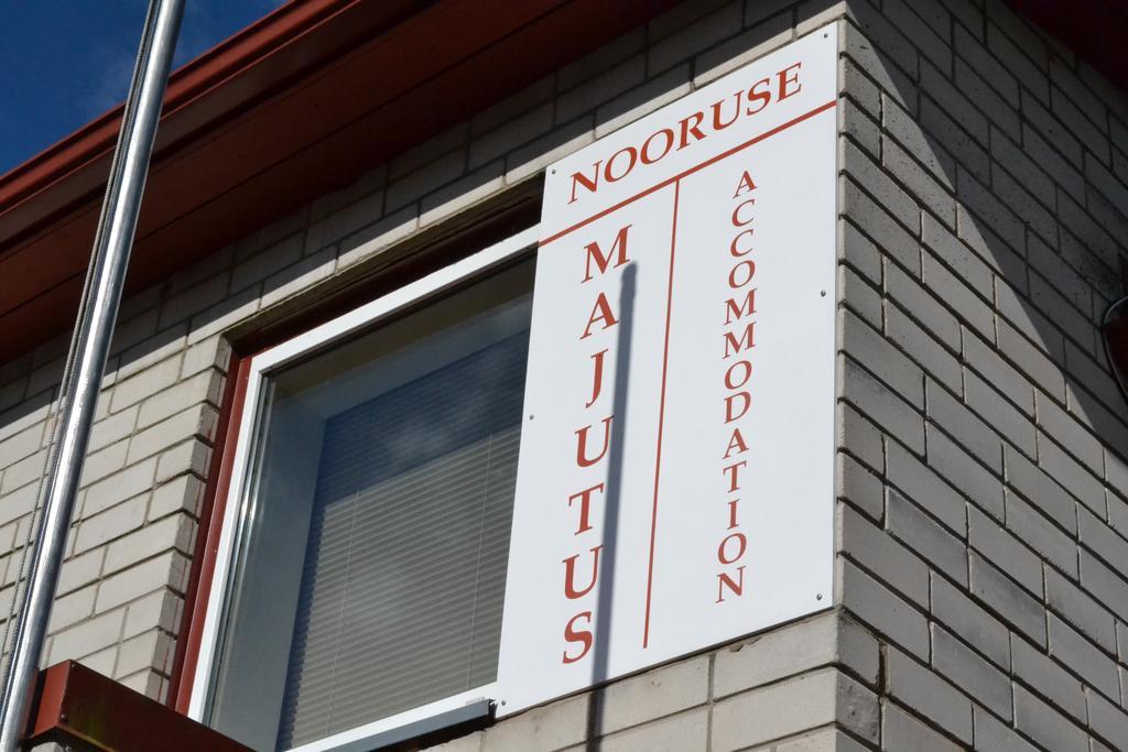 Nooruse Majutus Ξενοδοχείο Κουρεσάαρε Εξωτερικό φωτογραφία